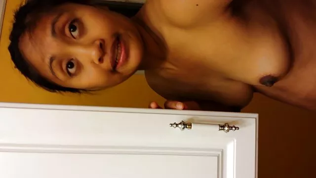 Yetişkin hiçbir kayıt - Sophia Wilde bir banyo sex pprno indir alır ve soyma